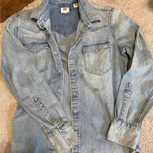 Levi’s button up